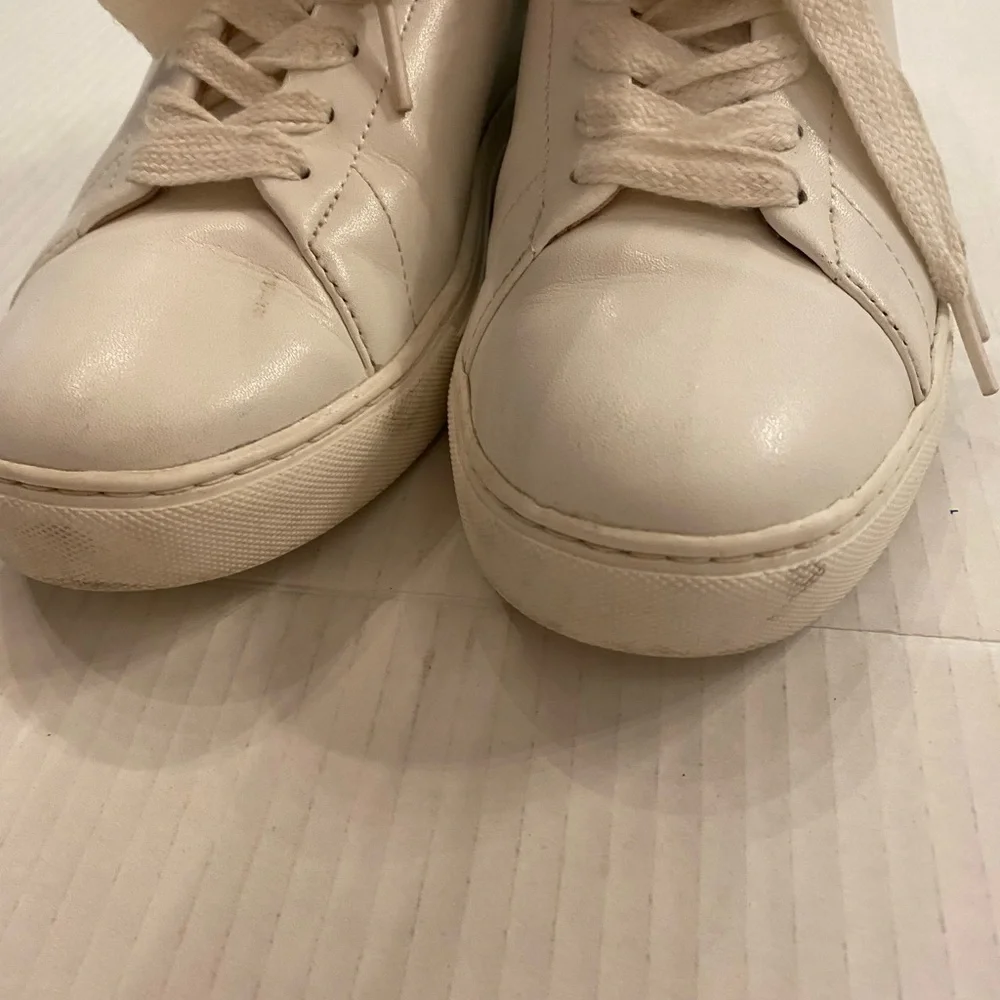Kate Spade Women’s Nappa White Leather Sneakers Lace Up size 8.5 used in box